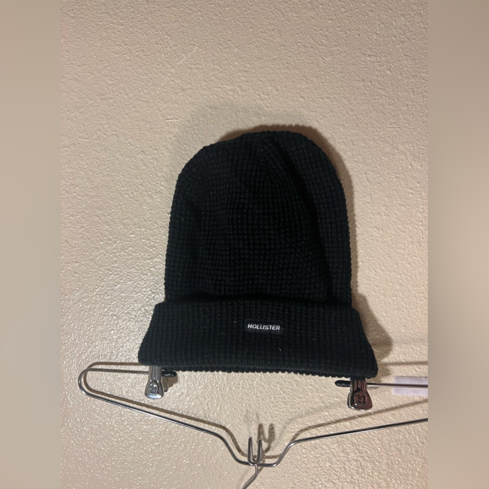 Black Hollister beanie